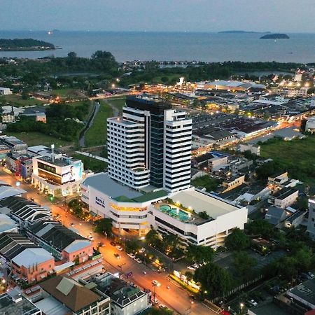 Royal Phuket City Hotel Bagian luar foto Aerial view of the hotel
