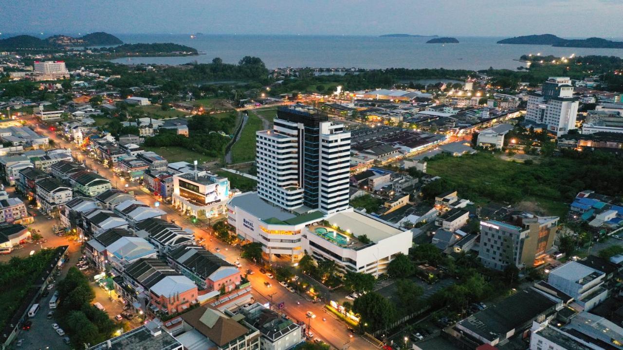 Royal Phuket City Hotel Bagian luar foto Aerial view of the hotel