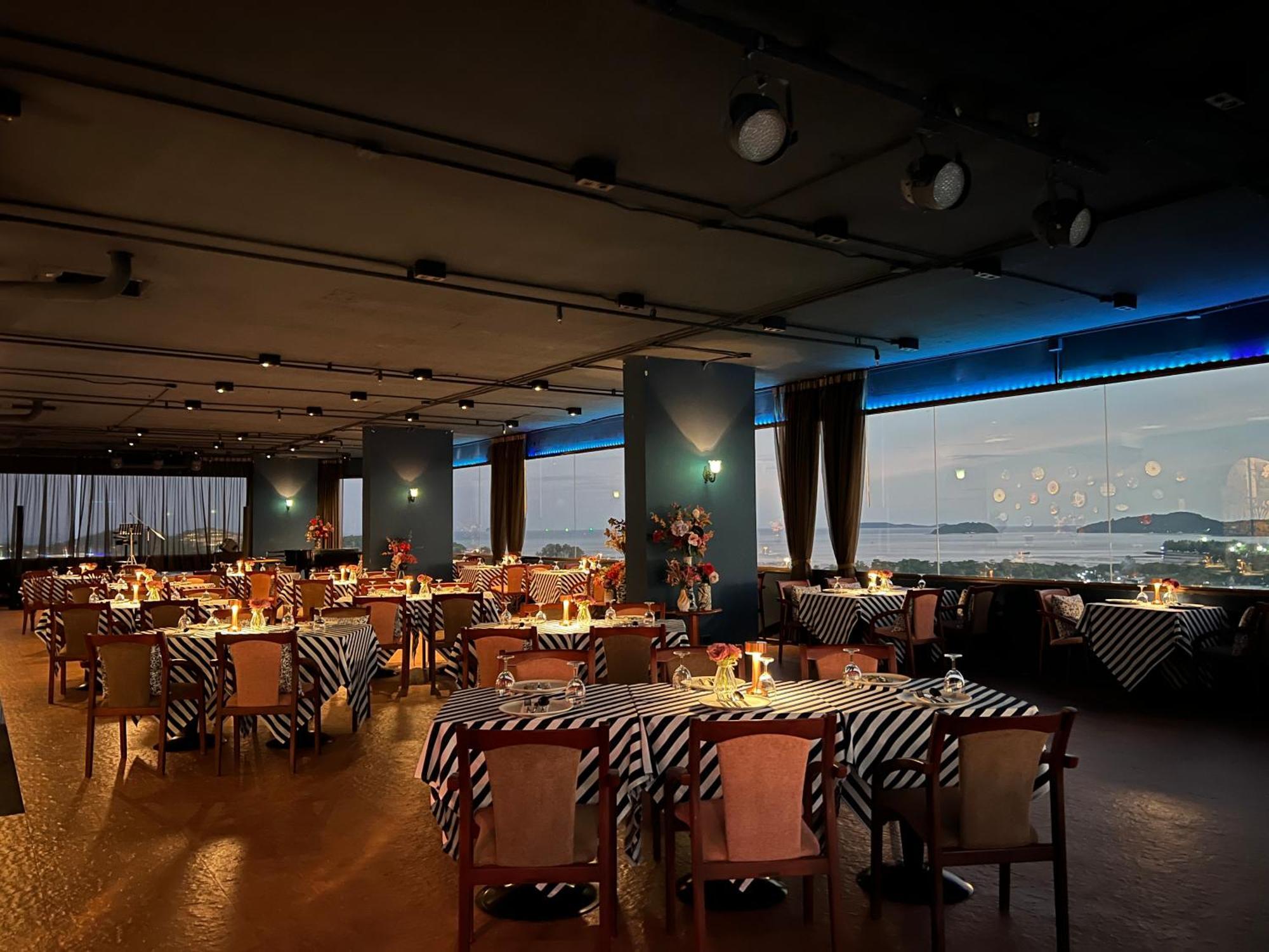 Royal Phuket City Hotel Bagian luar foto The restaurant