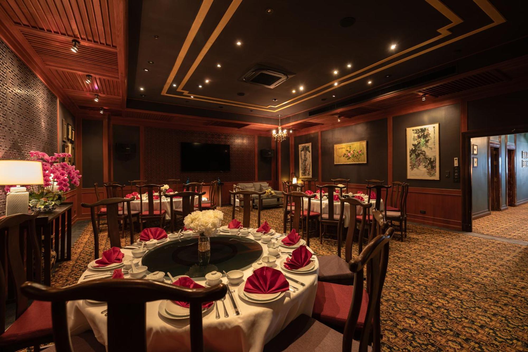 Royal Phuket City Hotel Bagian luar foto Interior of the restaurant