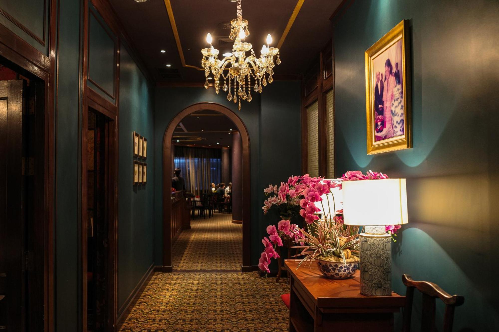Royal Phuket City Hotel Bagian luar foto Interior of the hotel