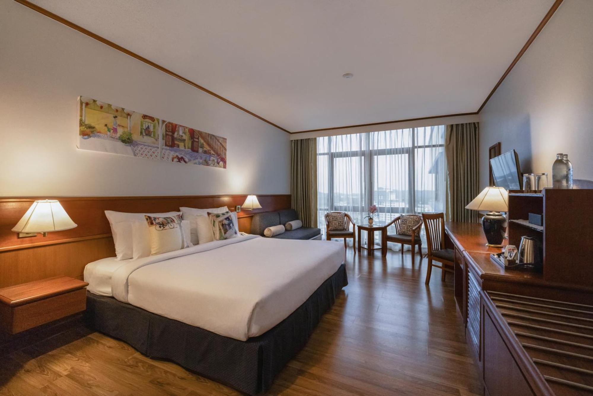 Royal Phuket City Hotel Bagian luar foto Deluxe Room