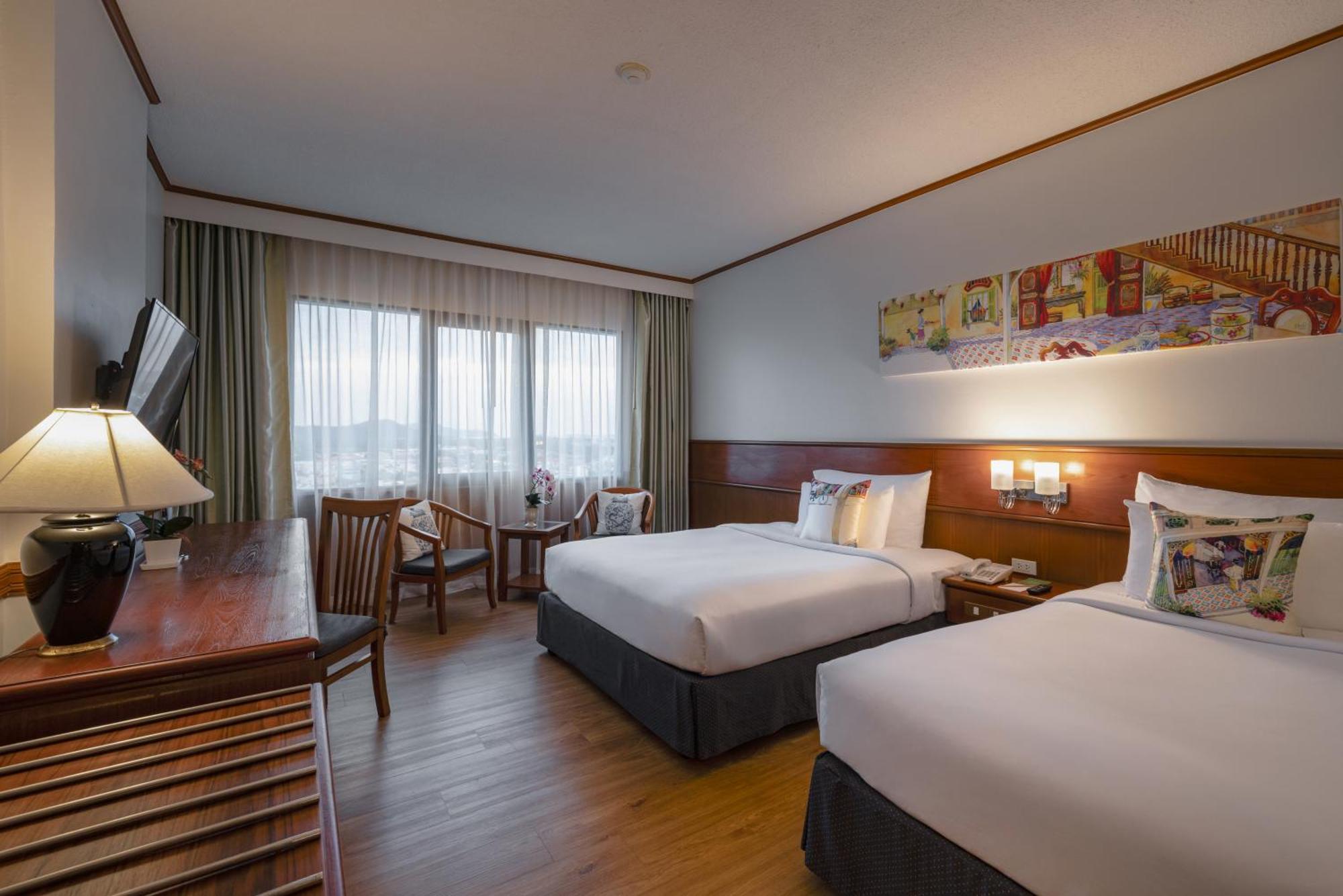 Royal Phuket City Hotel Bagian luar foto Deluxe Room