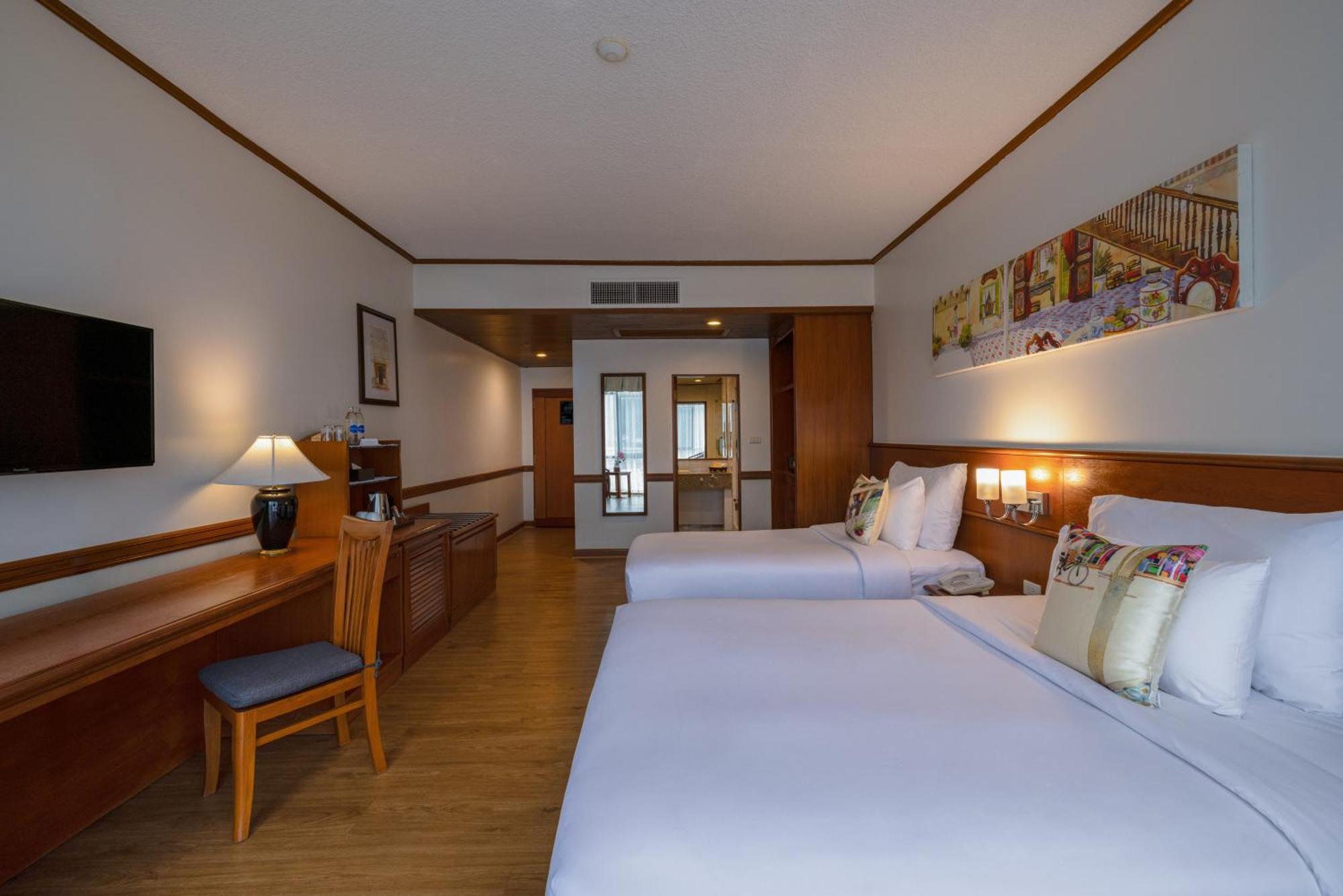 Royal Phuket City Hotel Bagian luar foto Deluxe Room