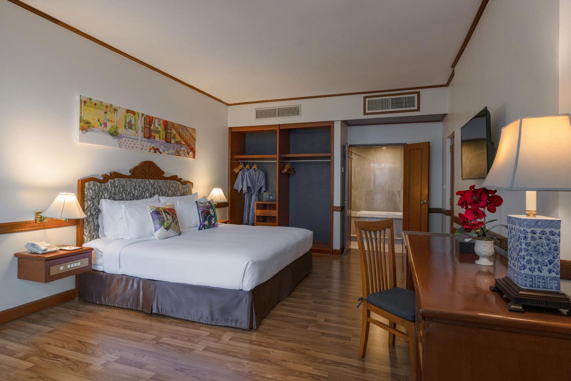 Royal Phuket City Hotel Bagian luar foto Deluxe Room