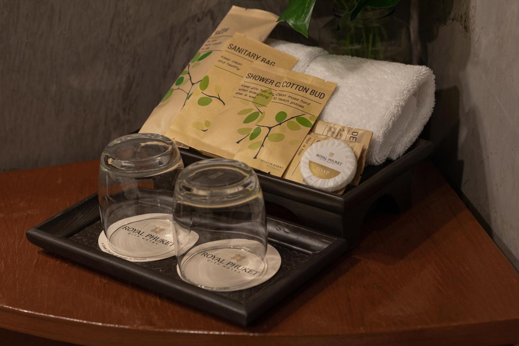 Royal Phuket City Hotel Bagian luar foto A welcome tray