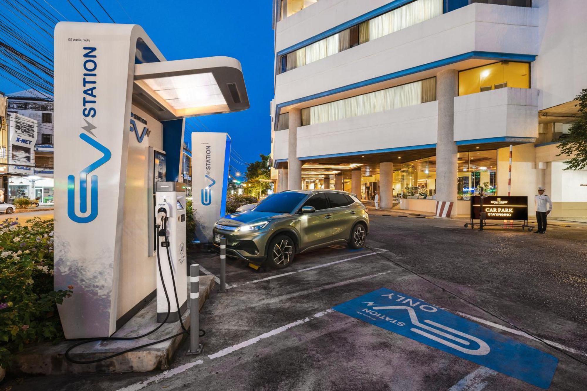 Royal Phuket City Hotel Bagian luar foto EV Station