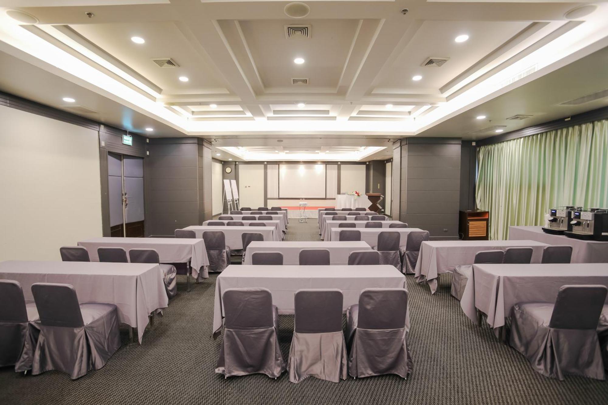 Royal Phuket City Hotel Bagian luar foto Meeting room
